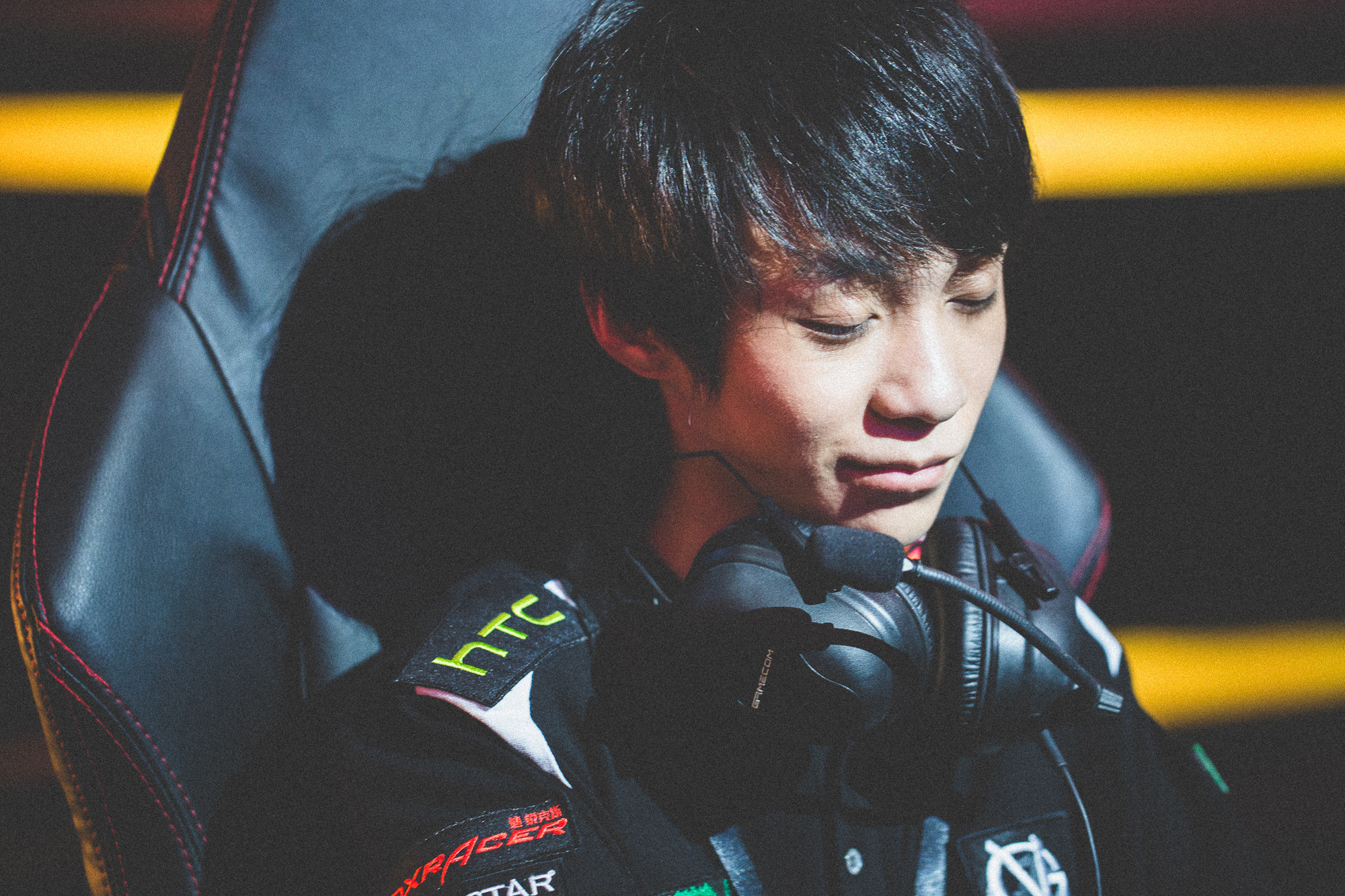 LPL传奇谢幕，球迷泪洒赛场