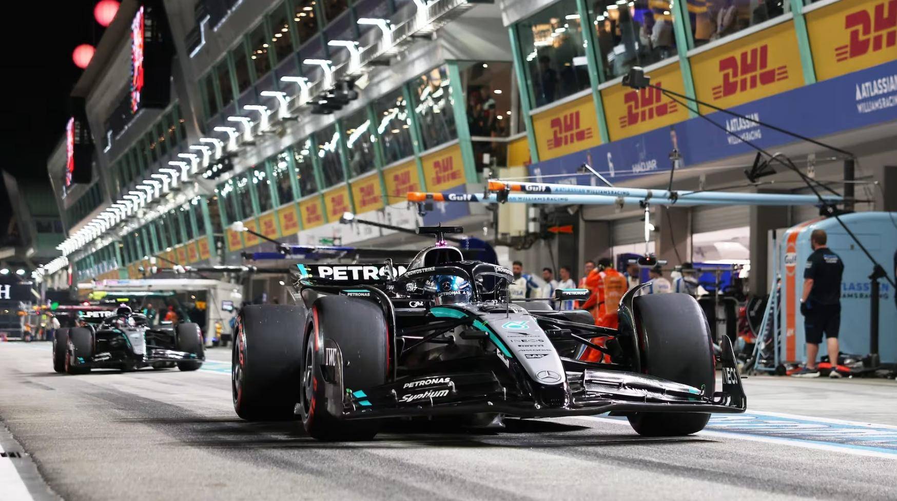 迈凯伦横扫梅赛德斯，拉塞尔统治全场