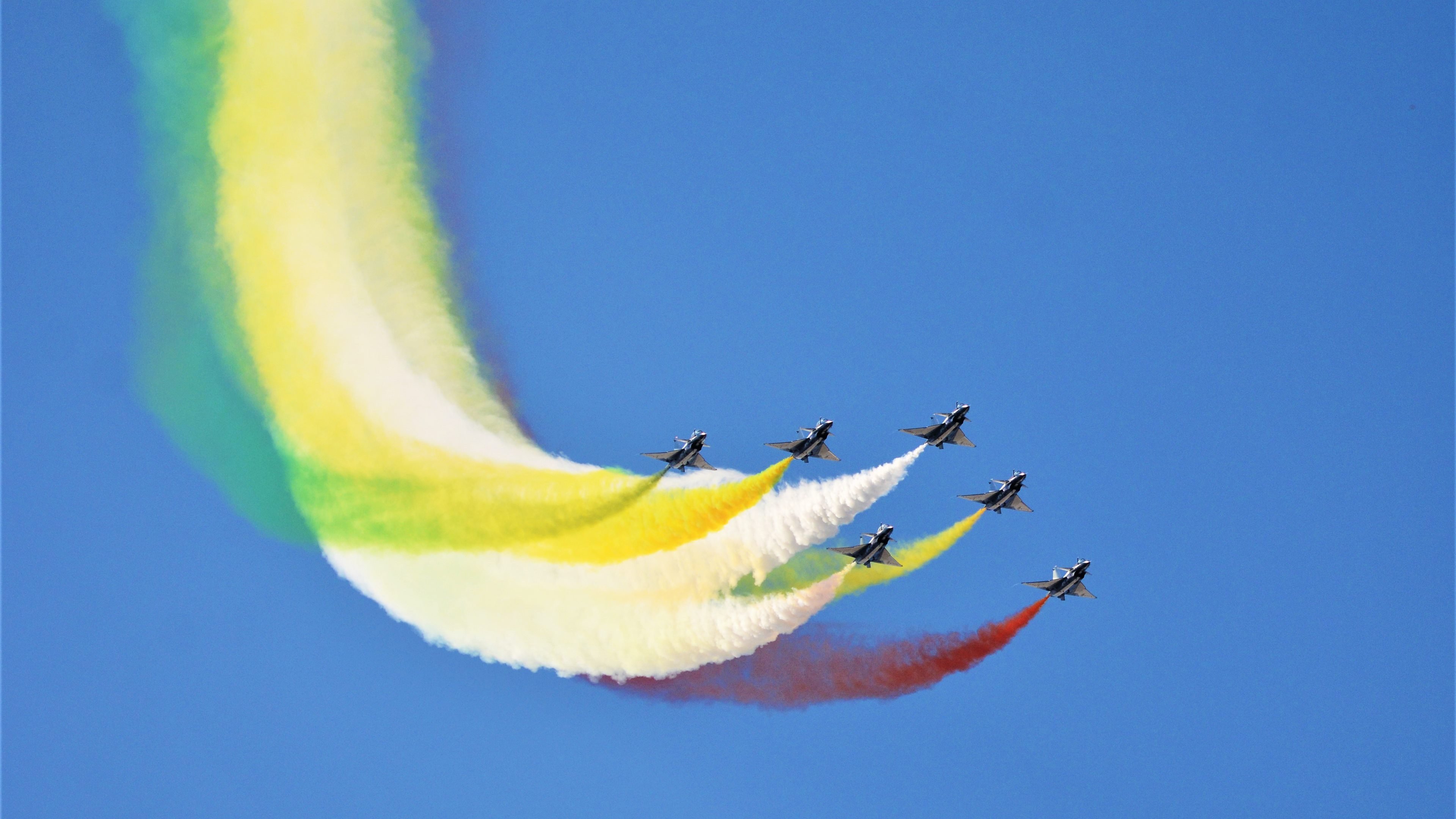 孤岛与巨人,国家德比之夜,莱奥用一记惊雷击碎了所有沉默